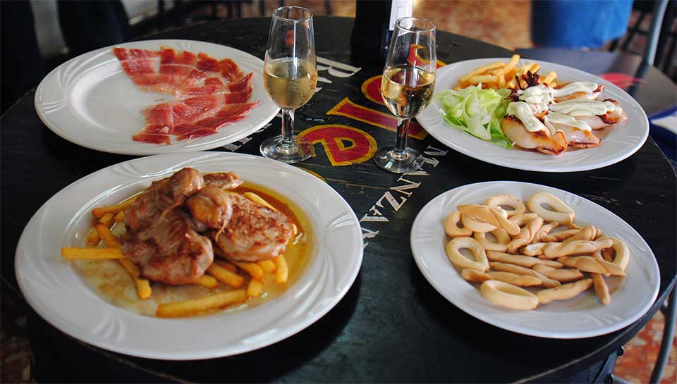 Comer en Dos Hermanas en Bar Casa EL CATETO